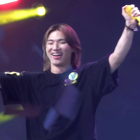 大声 (BIGBANG)的最新照片