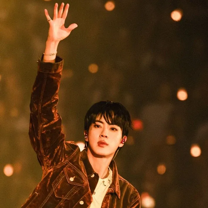 Behind-the-scenes cut of Jin (BTS)