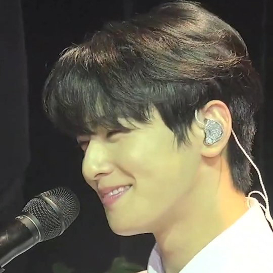 A moment captured by Eunwoo (ASTRO)'s fan