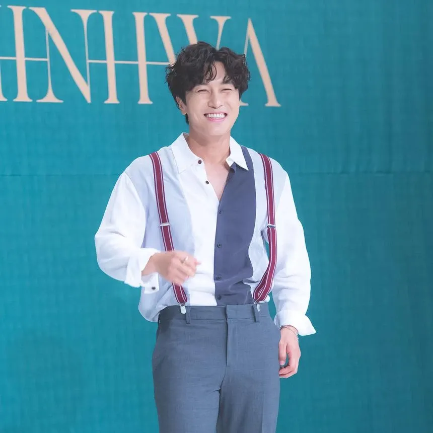 Latest photo of Kim Dongwan (SHINHWA)