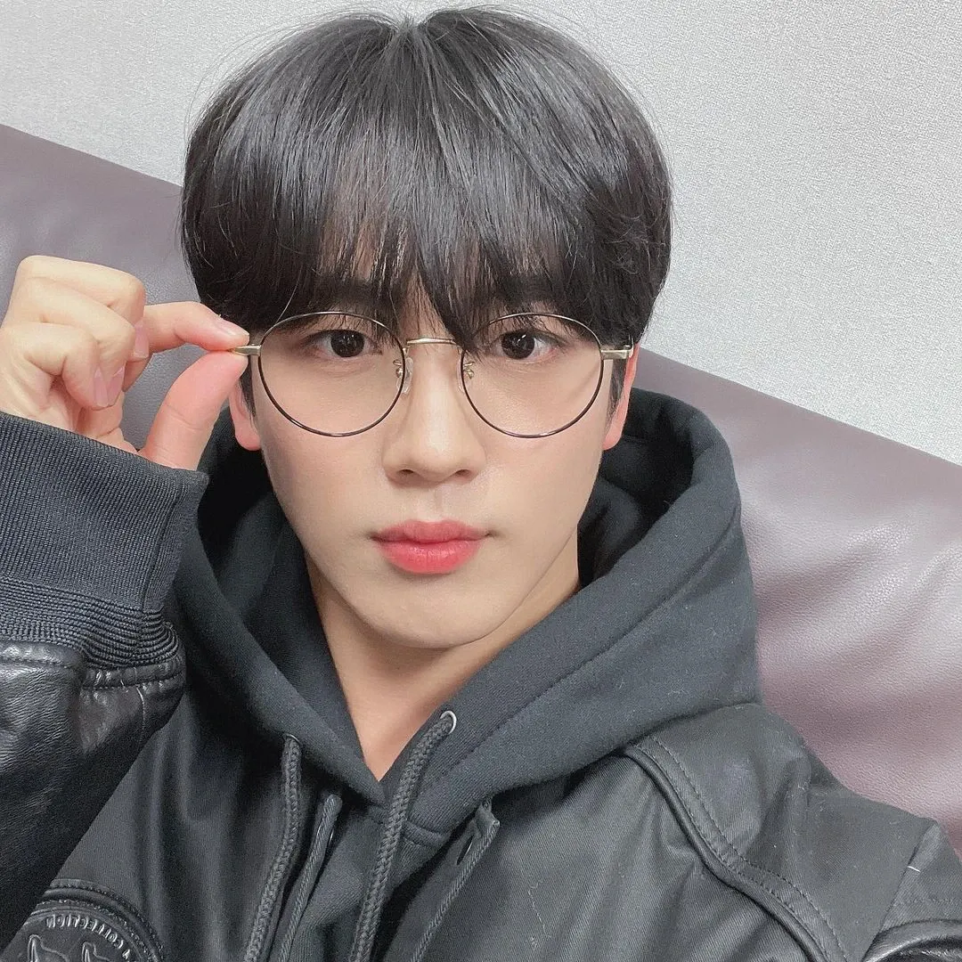 Behind-the-scenes cut of Kim Yohan (WEi)