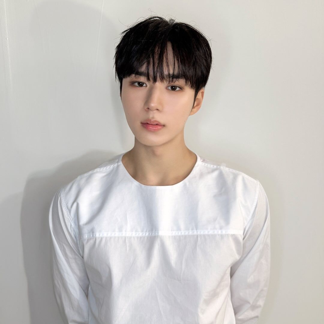 Behind-the-scenes cut of Kim Junseo (ALPHA DRIVE ONE)