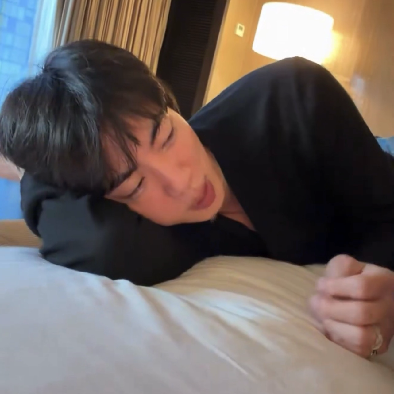 Foto terbaru Jin (BTS)