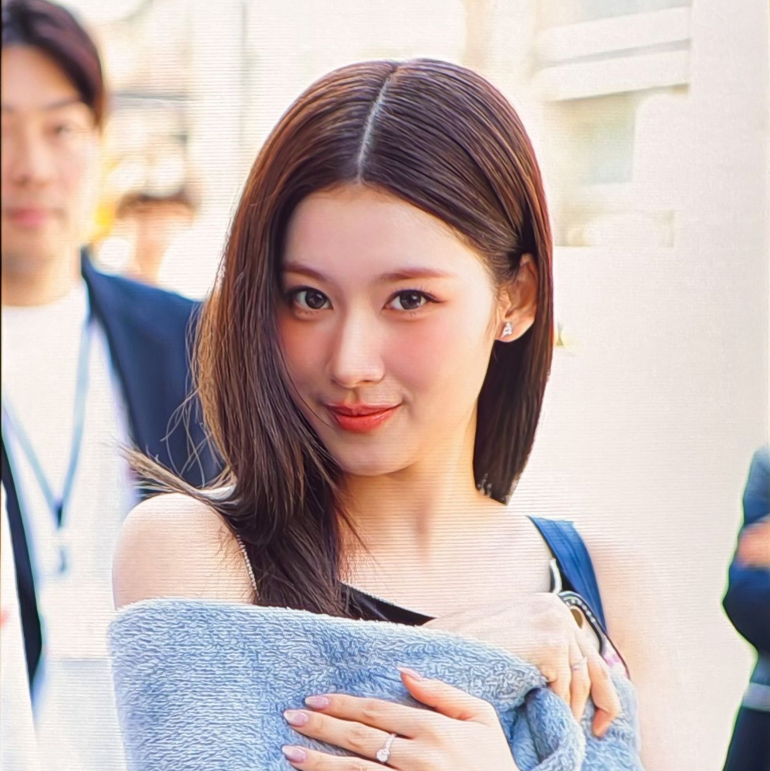 Foto aktivitas terbaru Sana (TWICE)