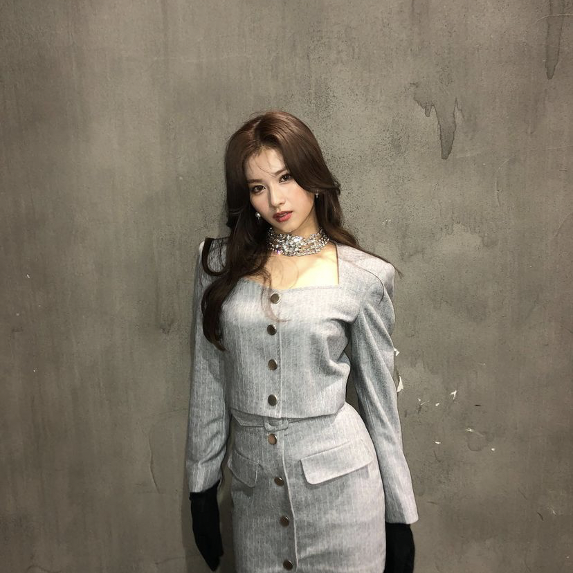 Behind-the-scenes cut of Sana (TWICE)