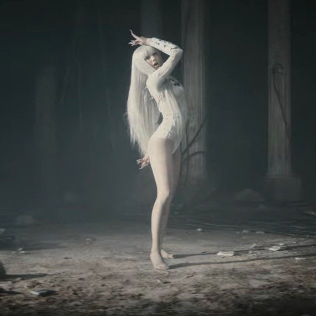 Foto terbaru Lisa (BLACKPINK)