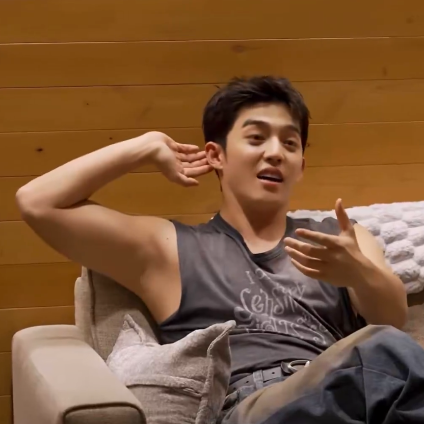 Foto aktivitas terbaru S.Coups (SEVENTEEN)