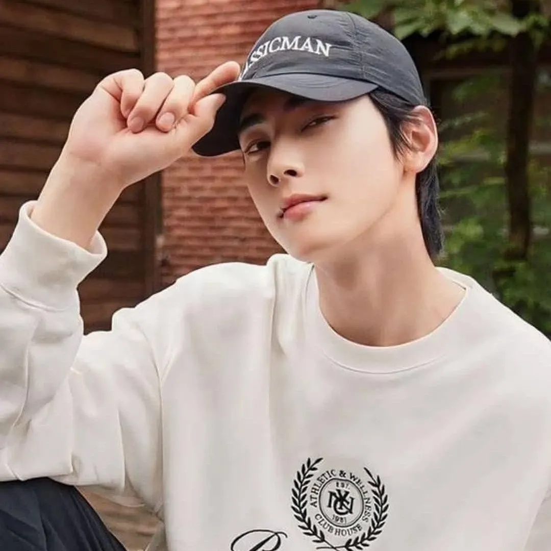 Latest photo of Eunwoo (ASTRO)