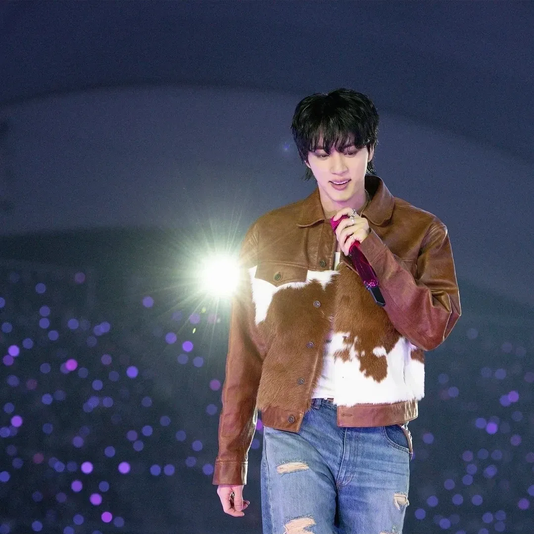 Foto aktivitas terbaru Jin (BTS)