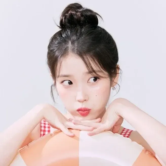 Behind-the-scenes cut of IU