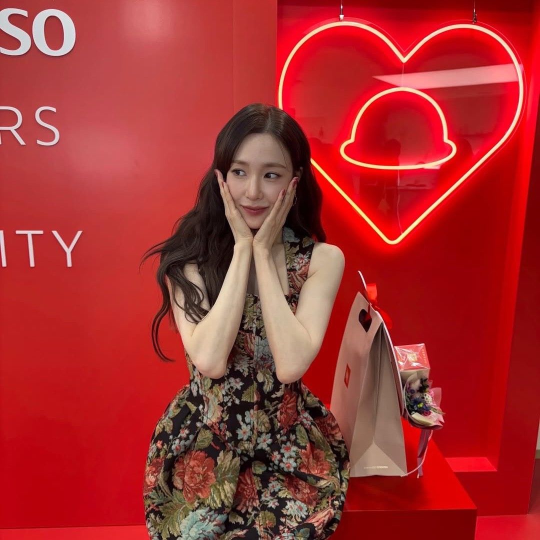 Latest photo of Tiffany Young (Girls' Generation)