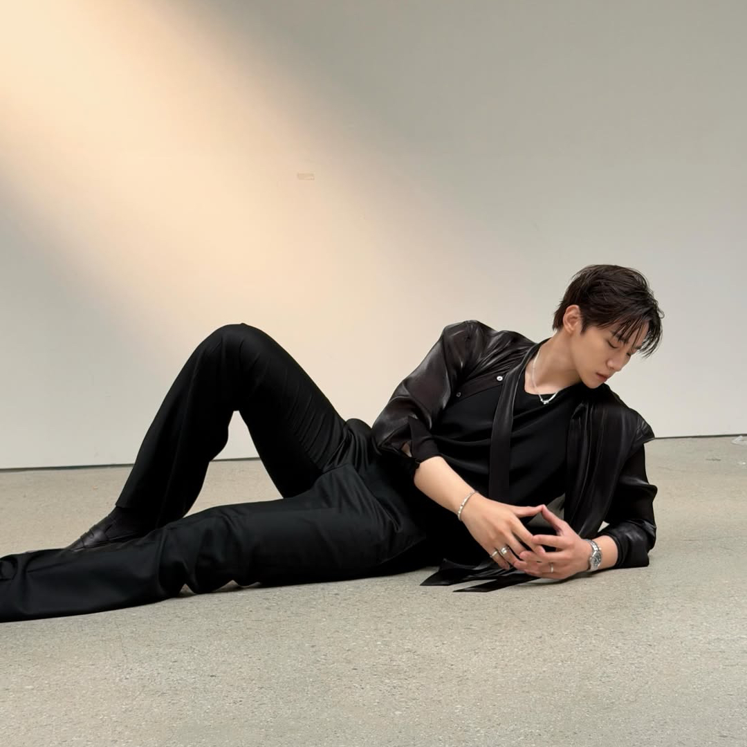 Behind-the-scenes cut of Junho (2PM)