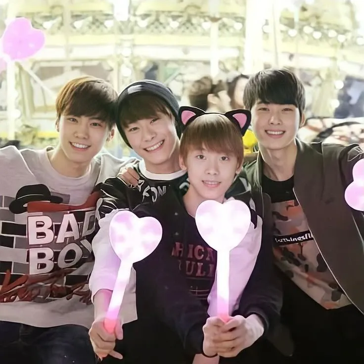 아스트로의 최신 사진