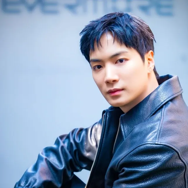 Behind-the-scenes cut of Kim Jonghyeon