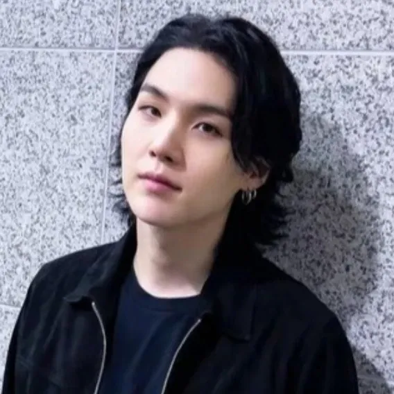 Potret di balik layar SUGA (BTS)
