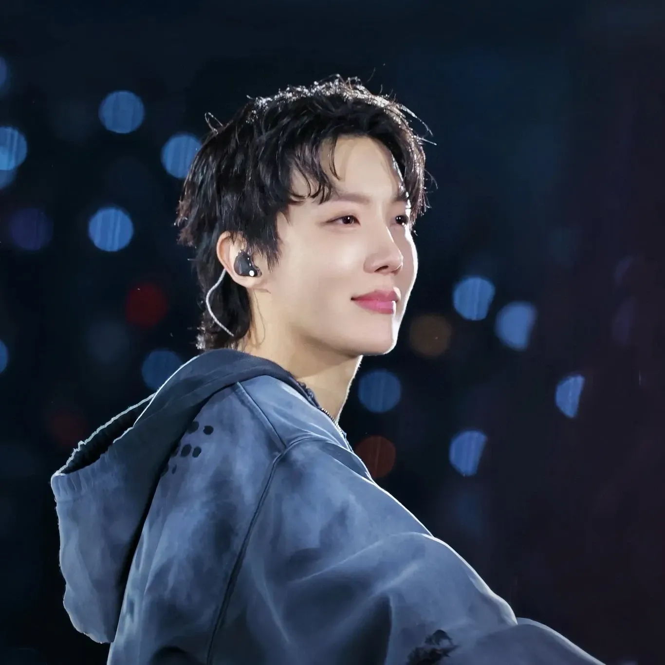 제이홉 (방탄소년단)의 최신 사진