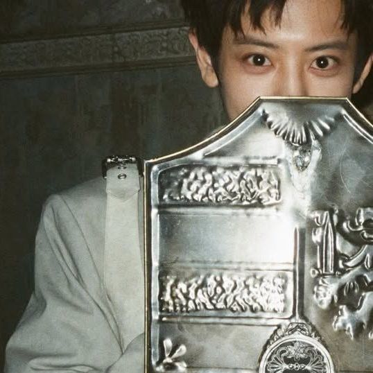 燦烈 (EXO)的最新照片