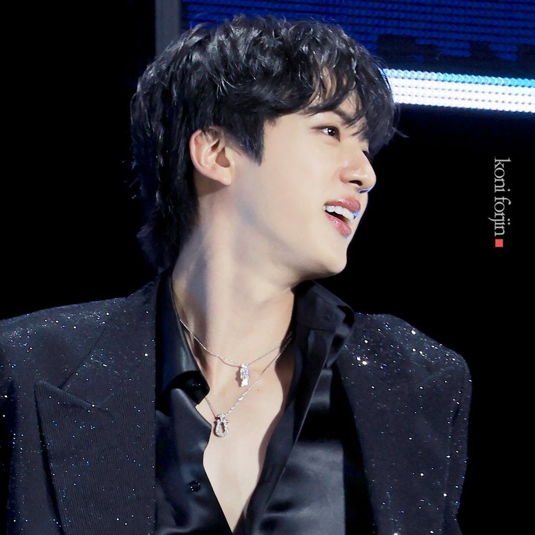 진 (방탄소년단)의 최신 사진