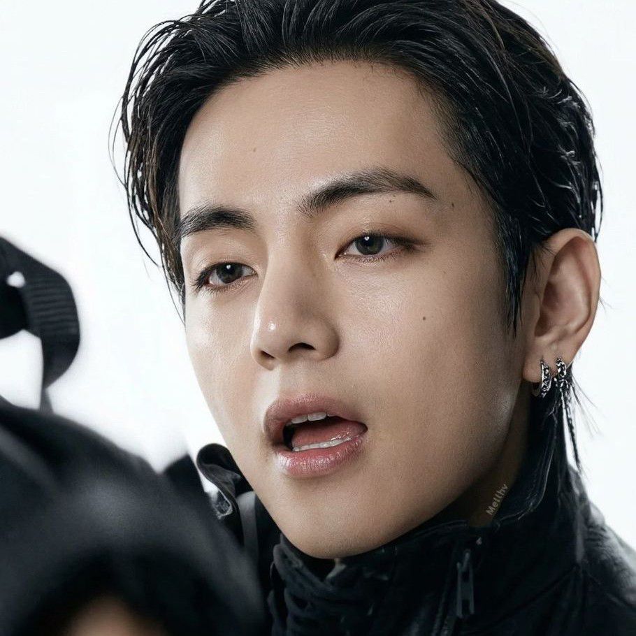 Foto terbaru V (BTS)