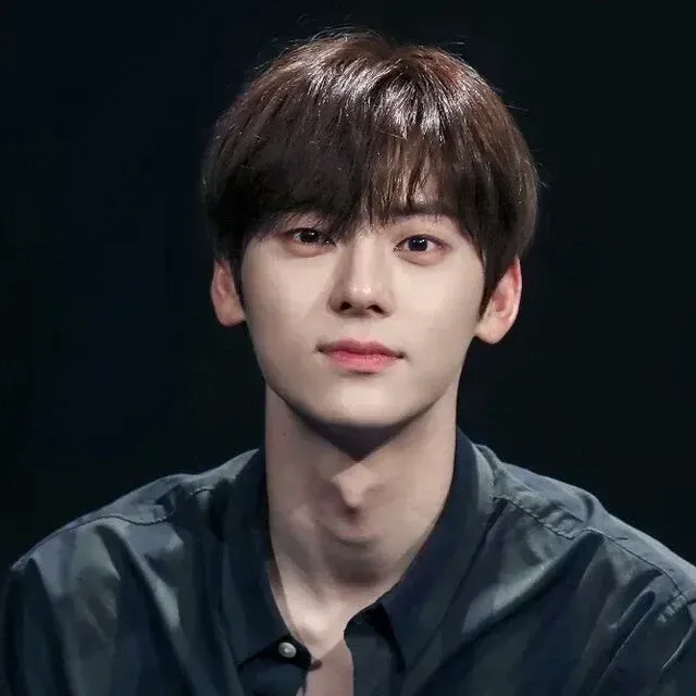 A moment captured by Hwang Minhyun's fan
