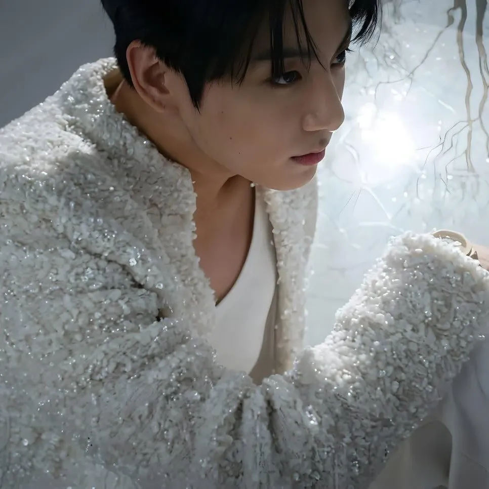 Foto aktivitas terbaru Jungkook (BTS)