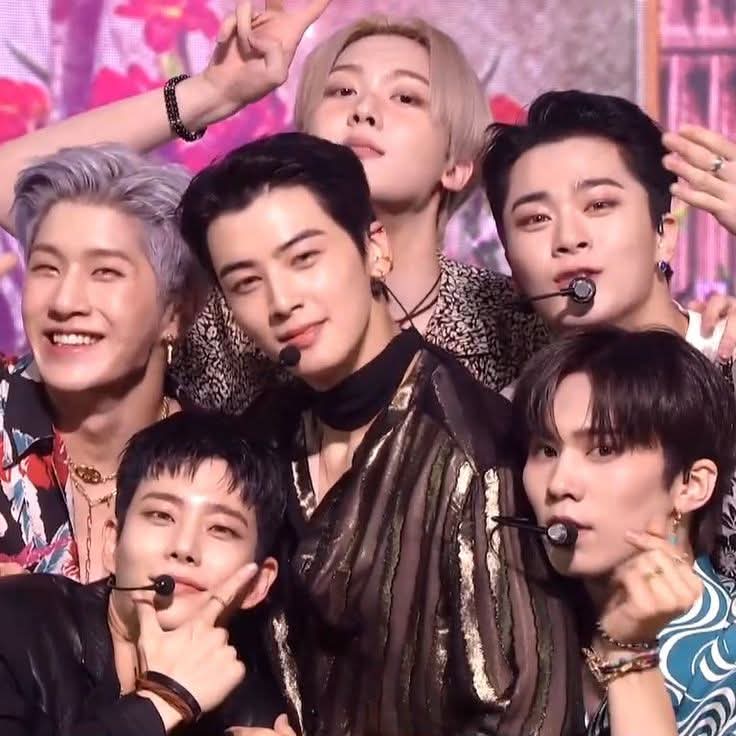 ASTRO的最新照片