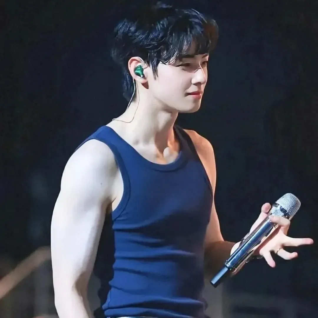 A moment captured by Eunwoo (ASTRO)'s fan