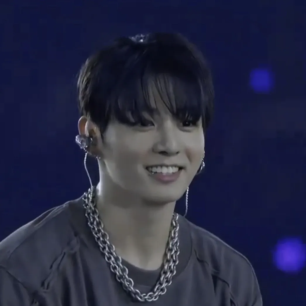 Foto aktivitas terbaru Jungkook (BTS)