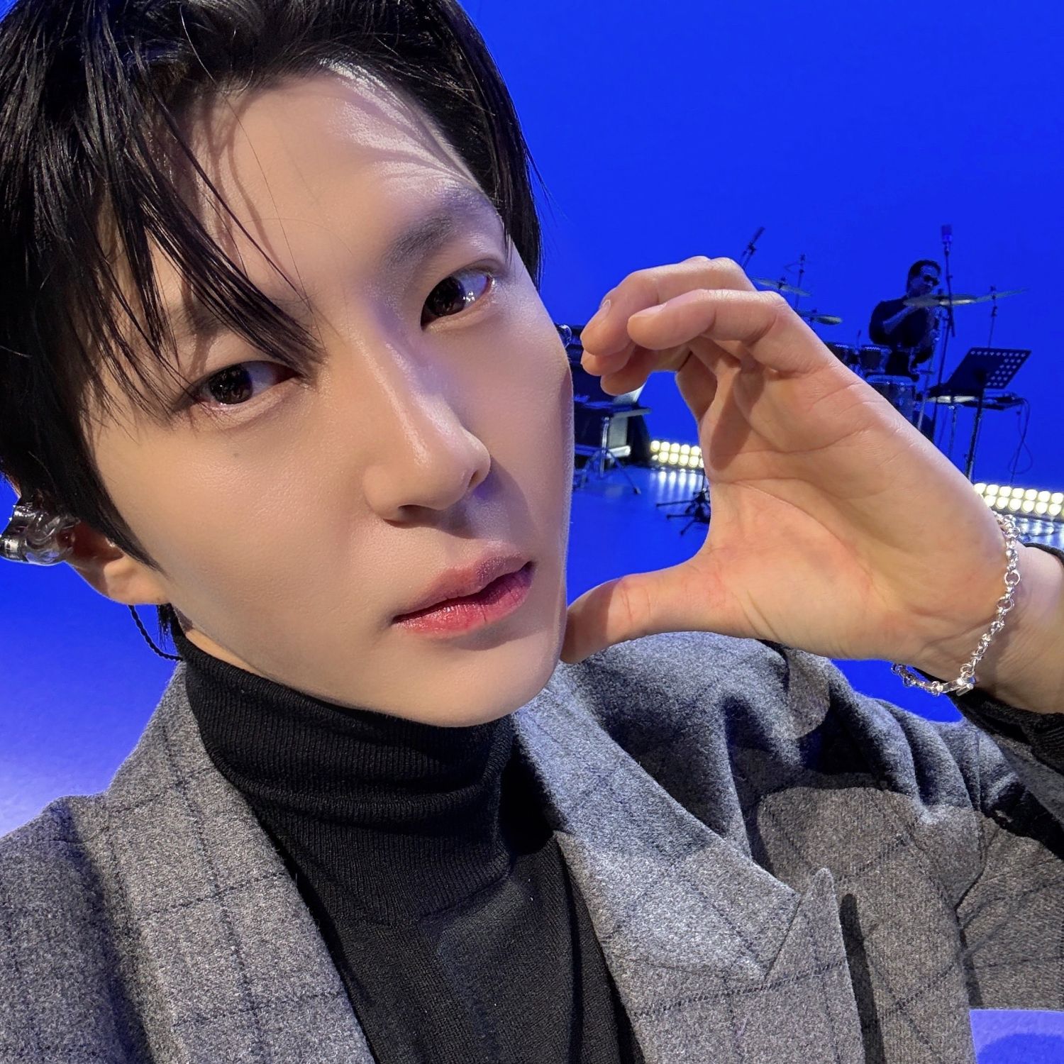 Behind-the-scenes cut of LEO (VIXX)