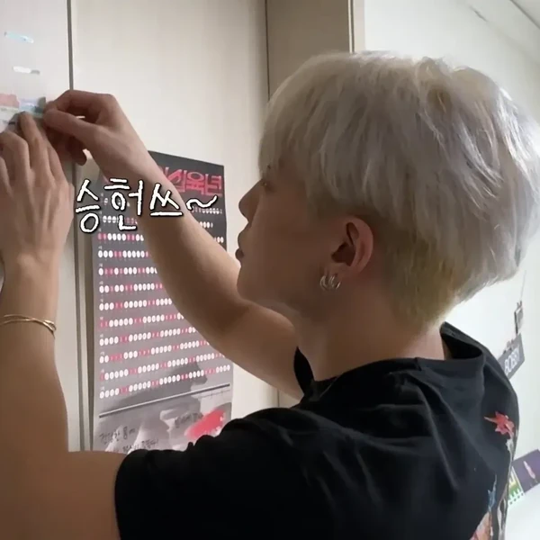 Signature photo of BOBBY (iKON) capturing their charm