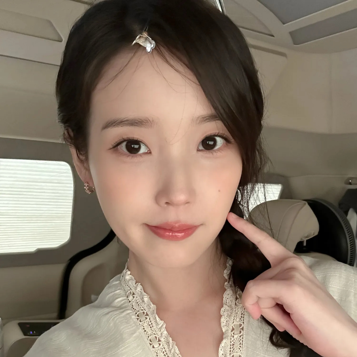 아이유 최근 활동샷