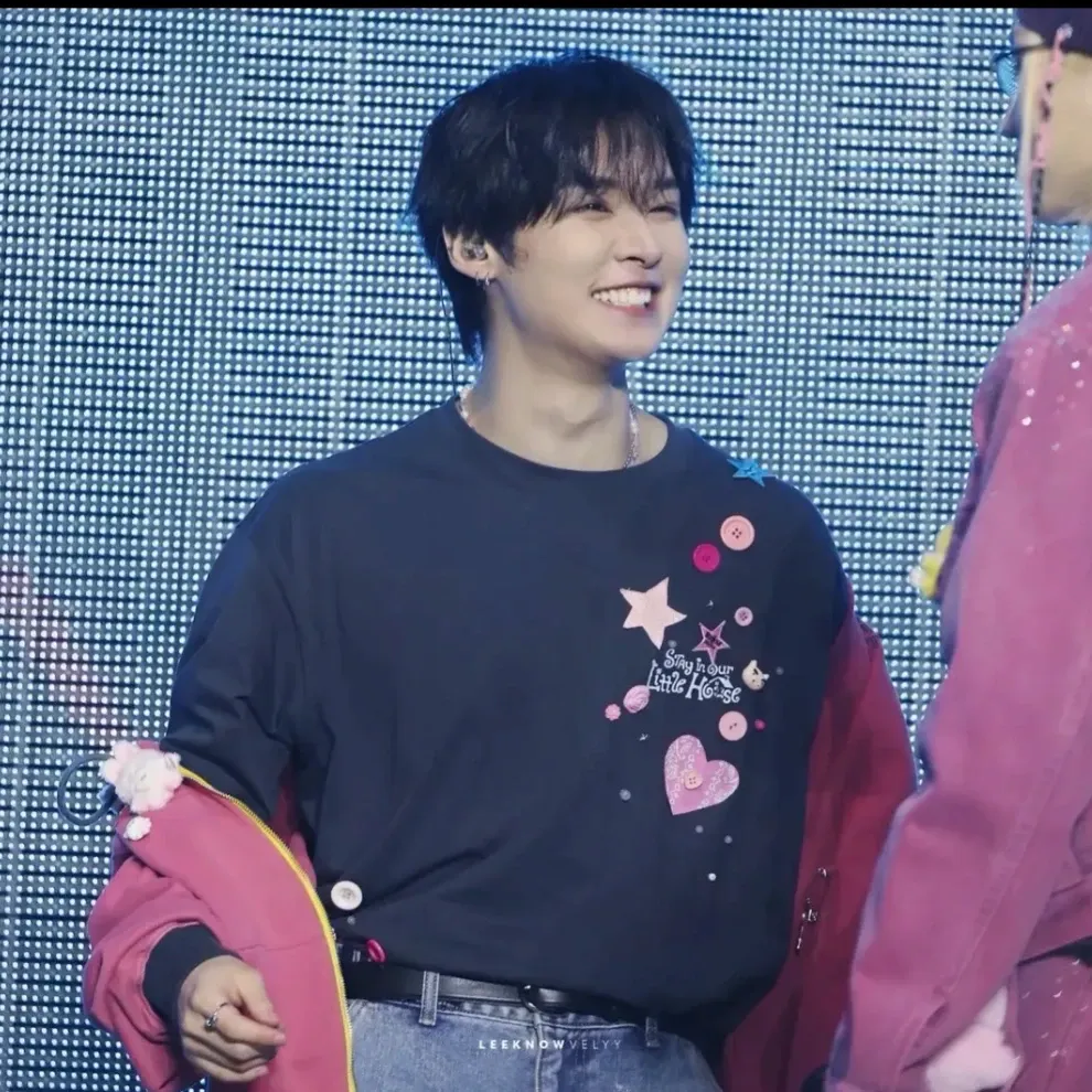 Behind-the-scenes cut of Stray Kids