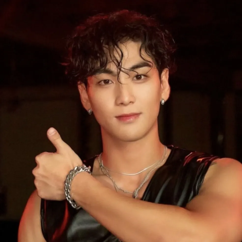 Behind-the-scenes cut of Baekho
