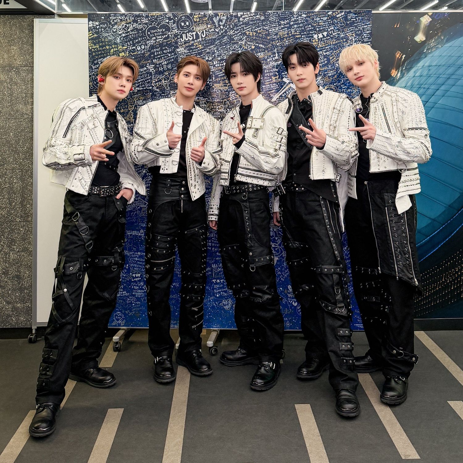 Foto aktivitas terbaru TOMORROW X TOGETHER