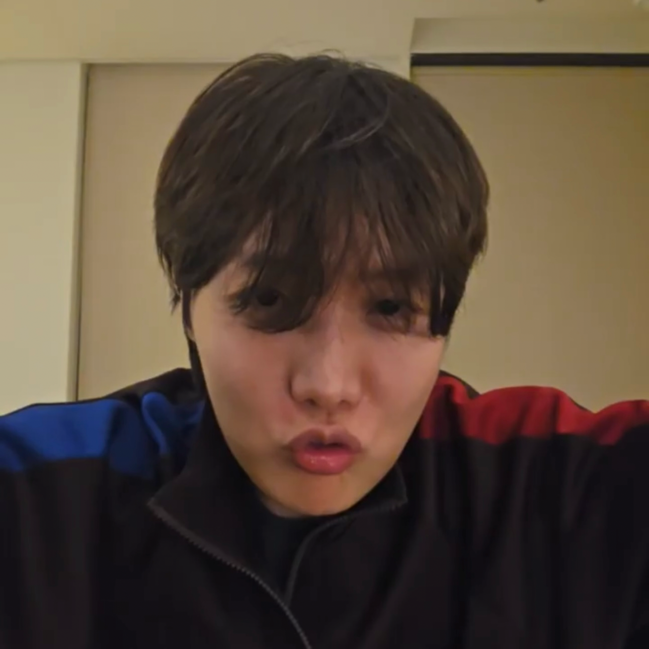 제이홉 (방탄소년단)의 비하인드 컷