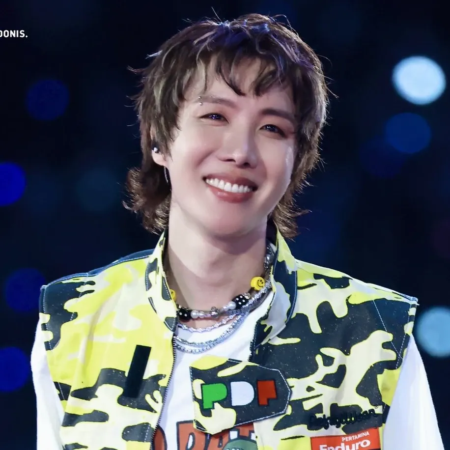 Momen yang diabadikan oleh penggemar j-hope (BTS)