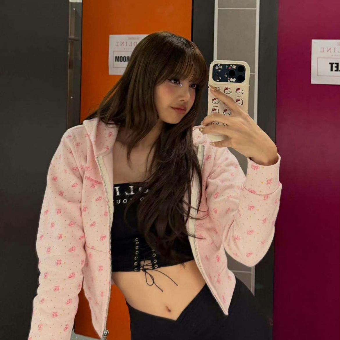 Latest photo of Lisa (BLACKPINK)