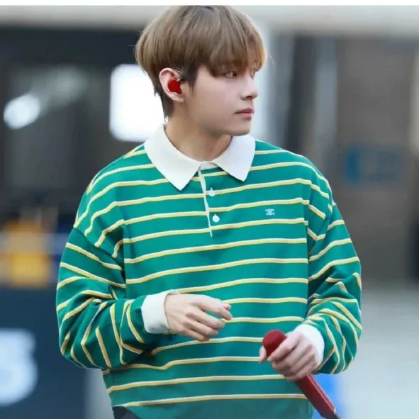 뷔 (방탄소년단)의 최신 사진