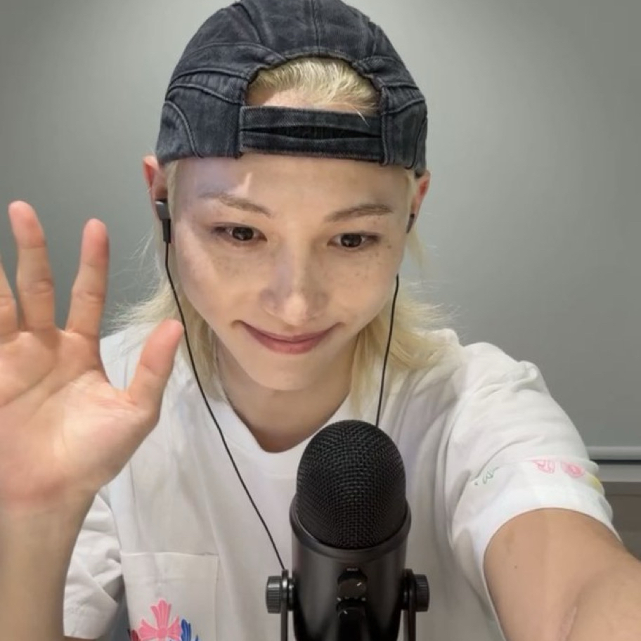 Latest photo of Felix (Stray Kids)