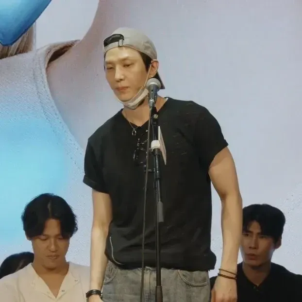 Recent activity shot of LEO (VIXX)