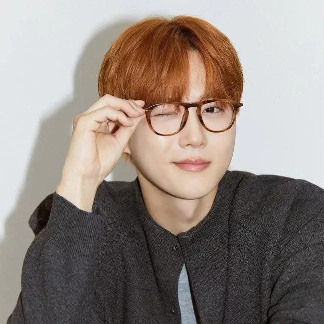 Behind-the-scenes cut of EXO