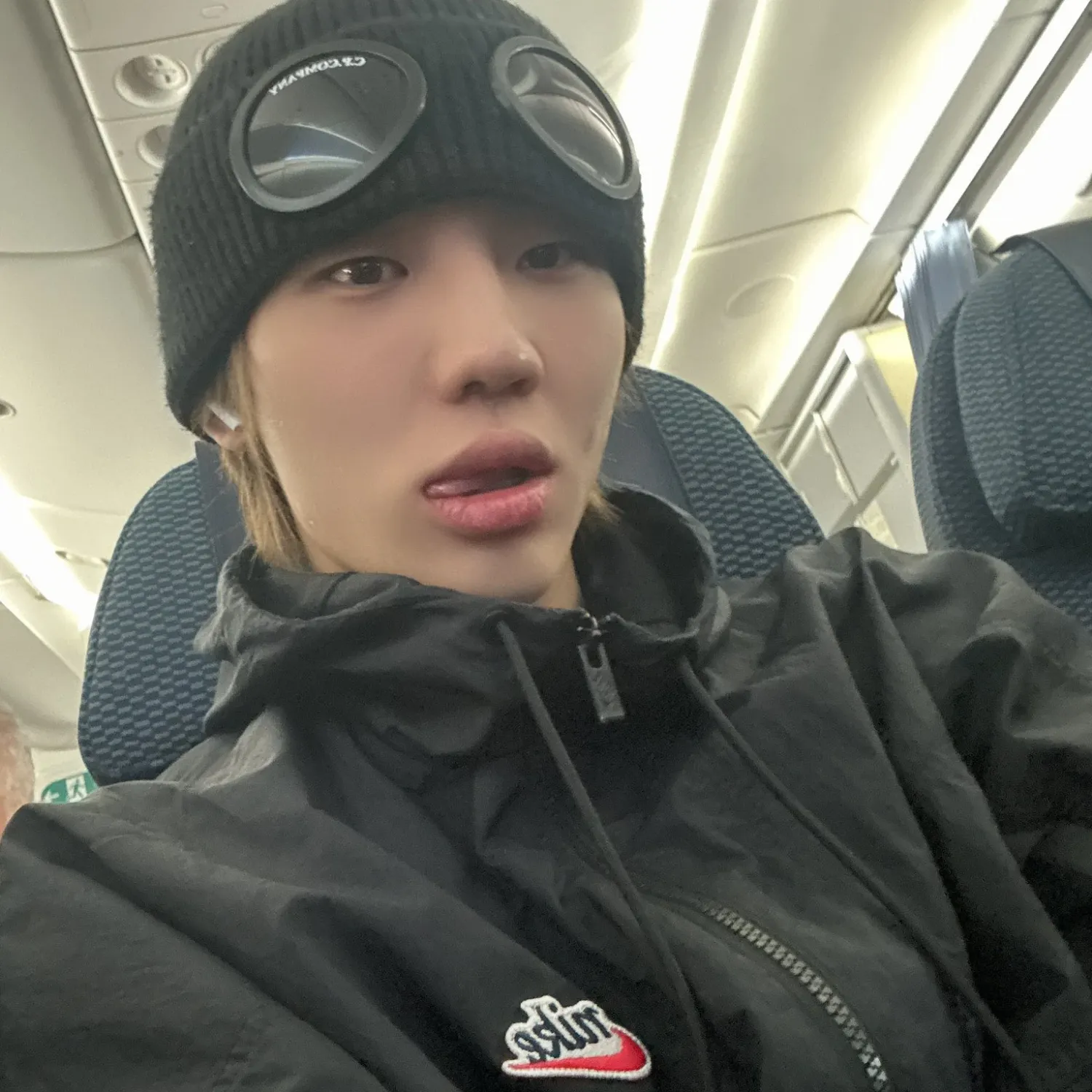 Behind-the-scenes cut of Junhyeok (TNX)