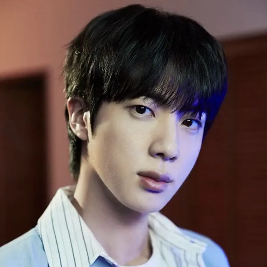 Momen yang diabadikan oleh penggemar Jin (BTS)