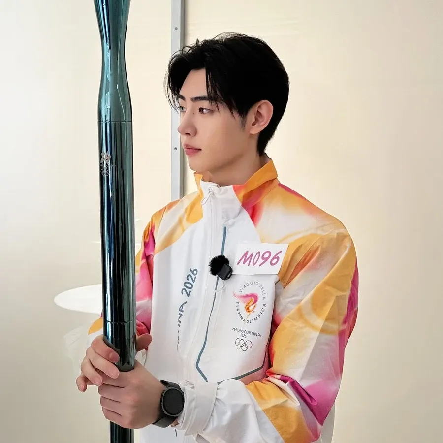 Foto aktivitas terbaru Sunghoon (ENHYPEN)