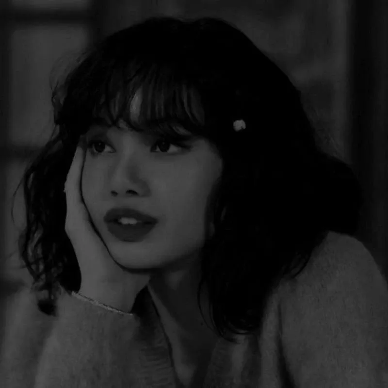 Foto aktivitas terbaru Lisa (BLACKPINK)