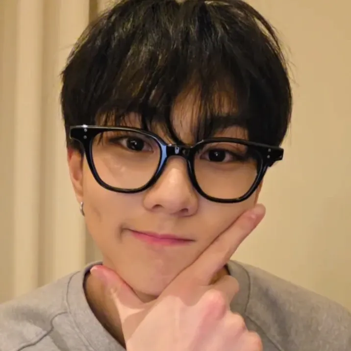 Foto terbaru Jungwon (ENHYPEN)