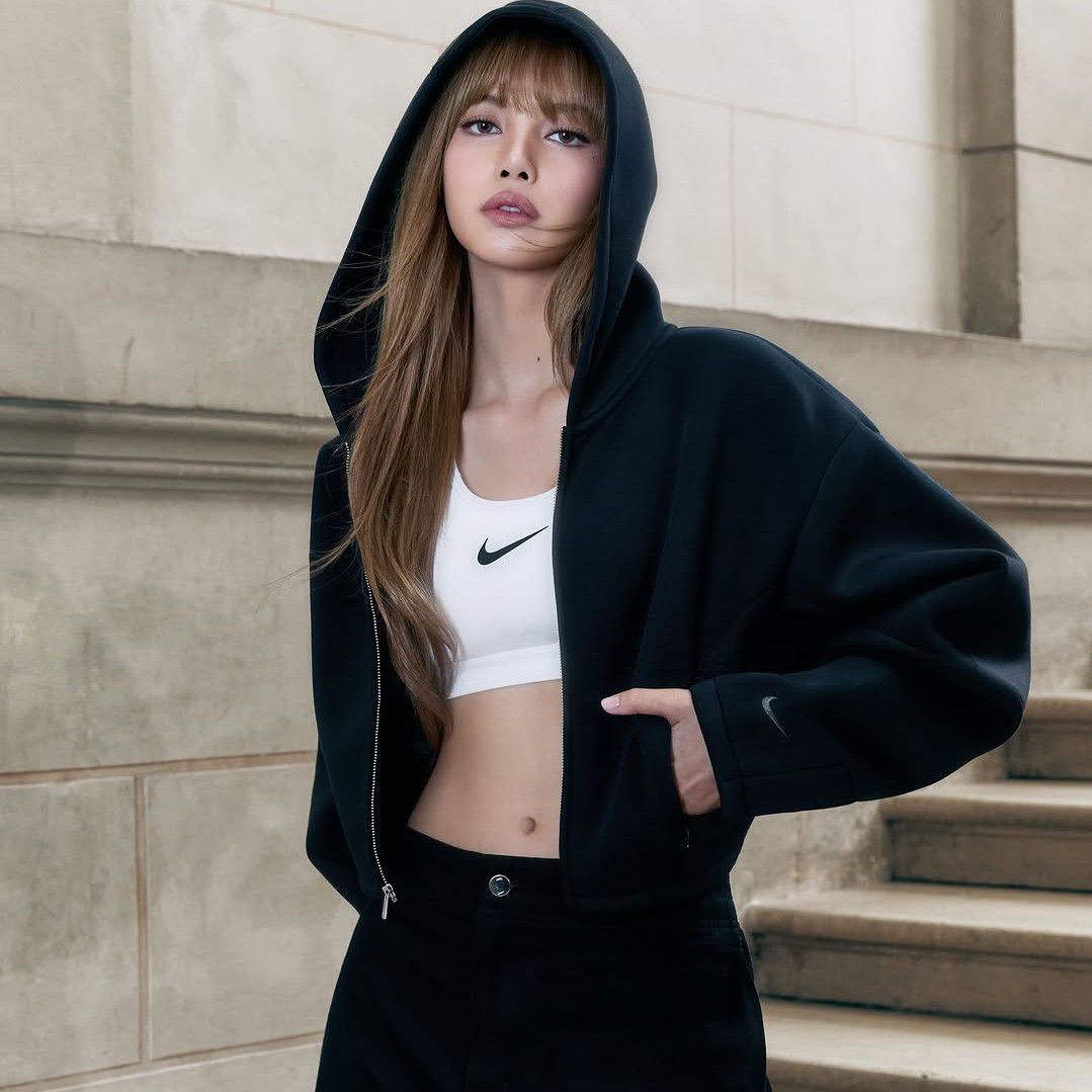 Lisa (BLACKPINK)的最新活动照片