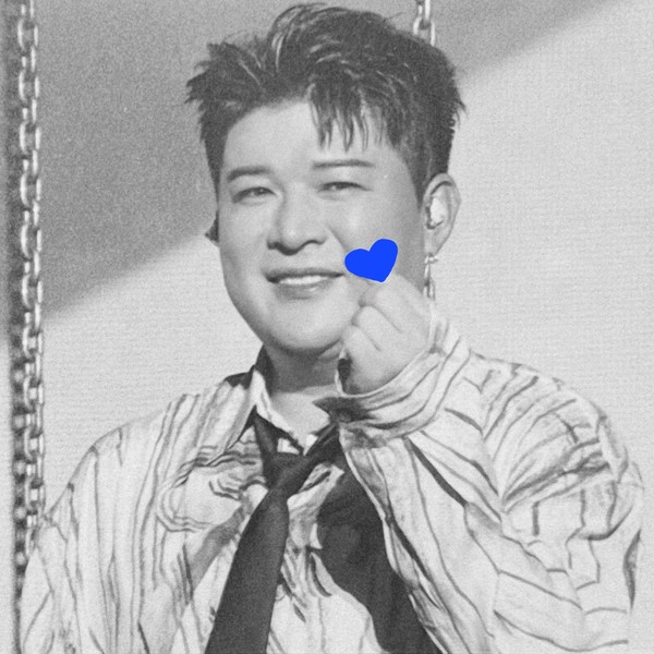 Signature photo of Shindong (Super Junior) capturing their charm