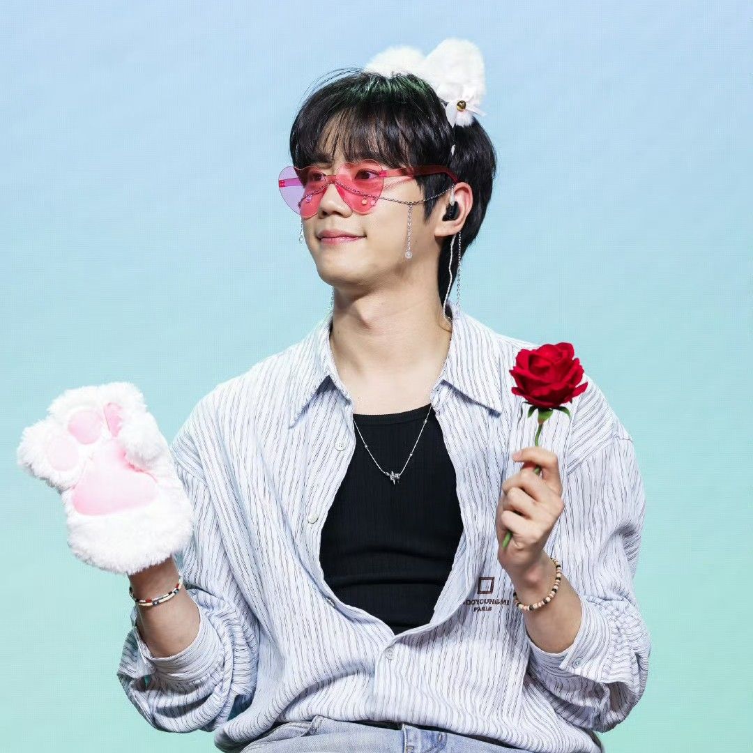 Behind-the-scenes cut of Lee Junyoung