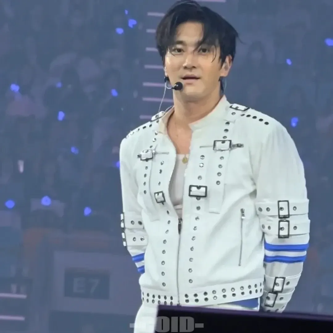 Recent activity shot of Siwon (Super Junior)